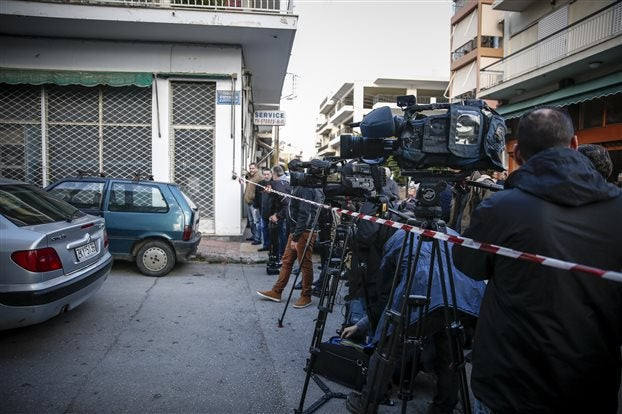 Τα στοιχεία της ΕΛ.ΑΣ για τον τελευταίο μεταμεσονύκτιο καυγά που όπλισε το χέρι του αστυνομικού φρουρού στους Αγίους Αναργύρους